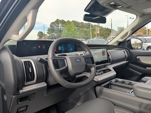 Certified 2025 Ford Expedition Active image 15
