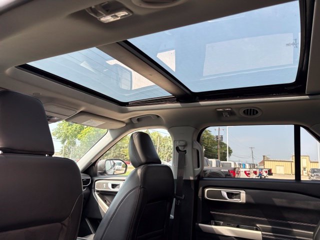 Certified 2022 Ford Explorer XLT w/ Equipment Group 202A AWD/4WD image 13