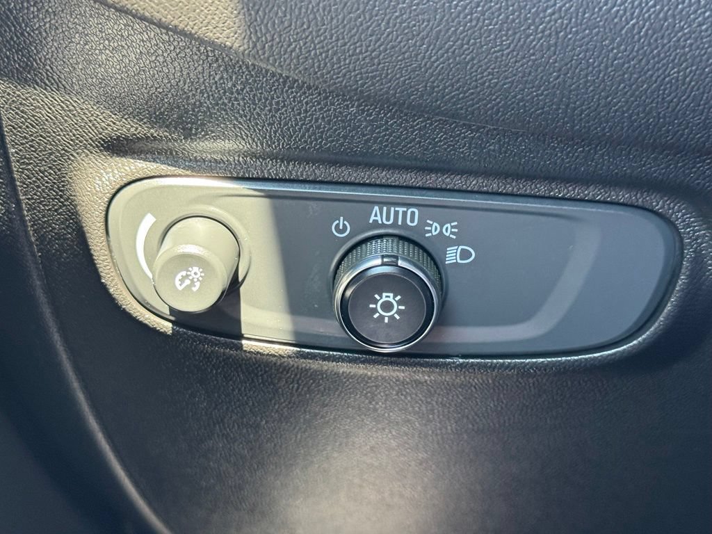 Used 2019 Chevrolet Equinox LT w/ Driver Convenience Package FWD image 34