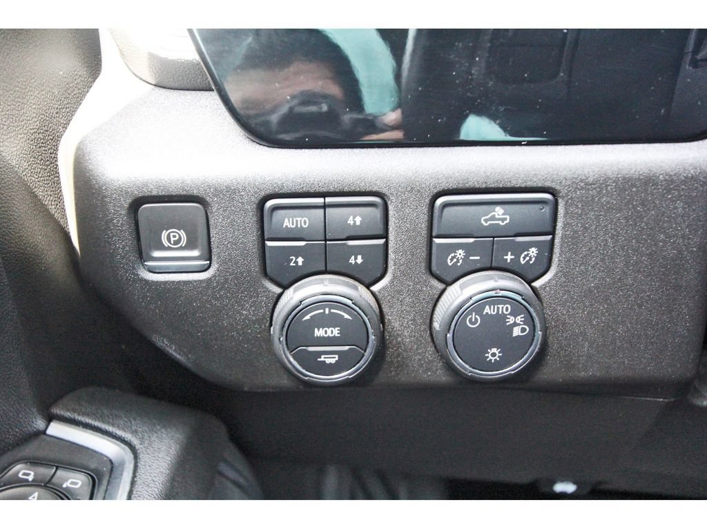Used 2023 Chevrolet Silverado 1500 LT w/ Z71 Off-Road Package AWD/4WD image 20