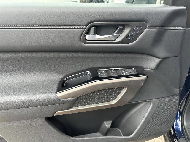 Used 2025 Nissan Pathfinder Platinum w/ Cargo Package FWD image 14