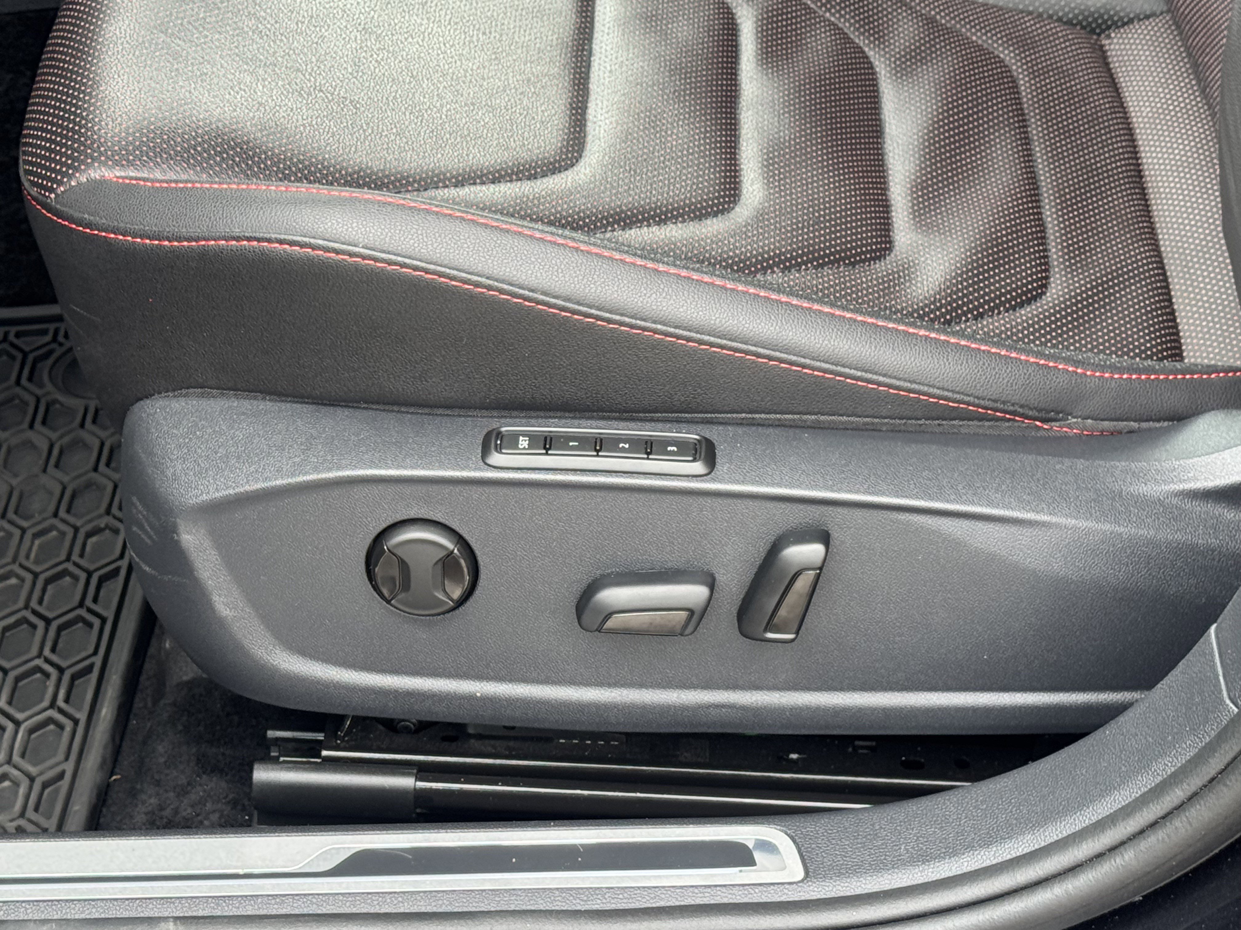 Used 2024 Volkswagen Jetta GLI Autobahn w/ GLI Black Package image 16