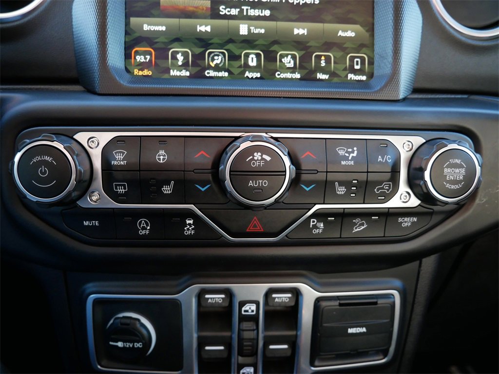 Used 2018 Jeep Wrangler Unlimited Sahara image 20