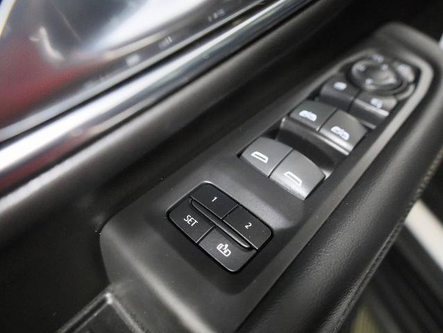 Used 2023 GMC Yukon XL SLT w/ SLT Premium Package AWD/4WD image 23