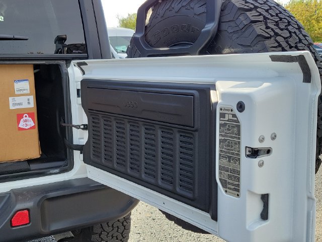 Used 2024 Jeep Wrangler Unlimited Rubicon w/ Dual Top Group AWD/4WD image 30