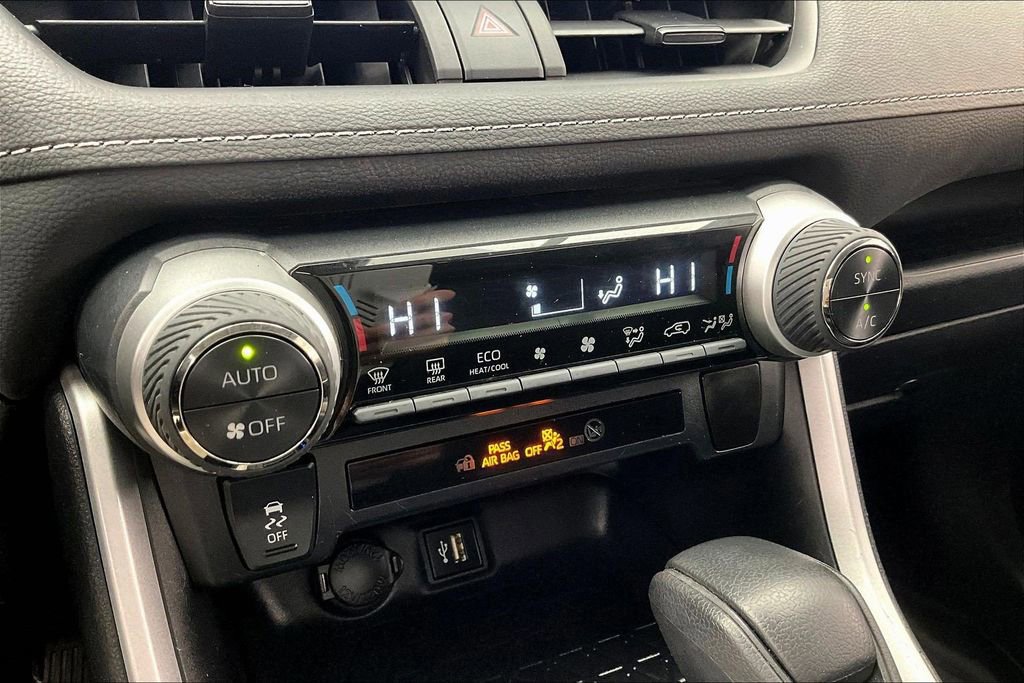 Used 2024 Toyota RAV4 LE image 31