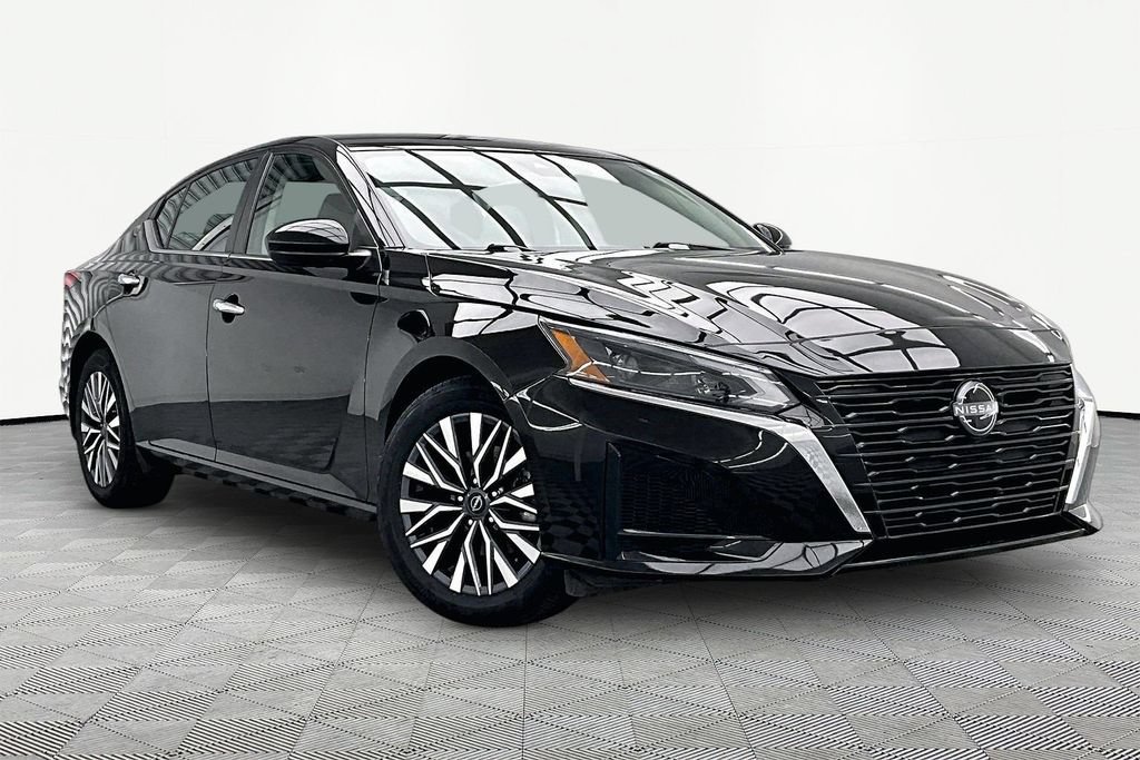 Used 2023 Nissan Altima 2.5 SV FWD image 12
