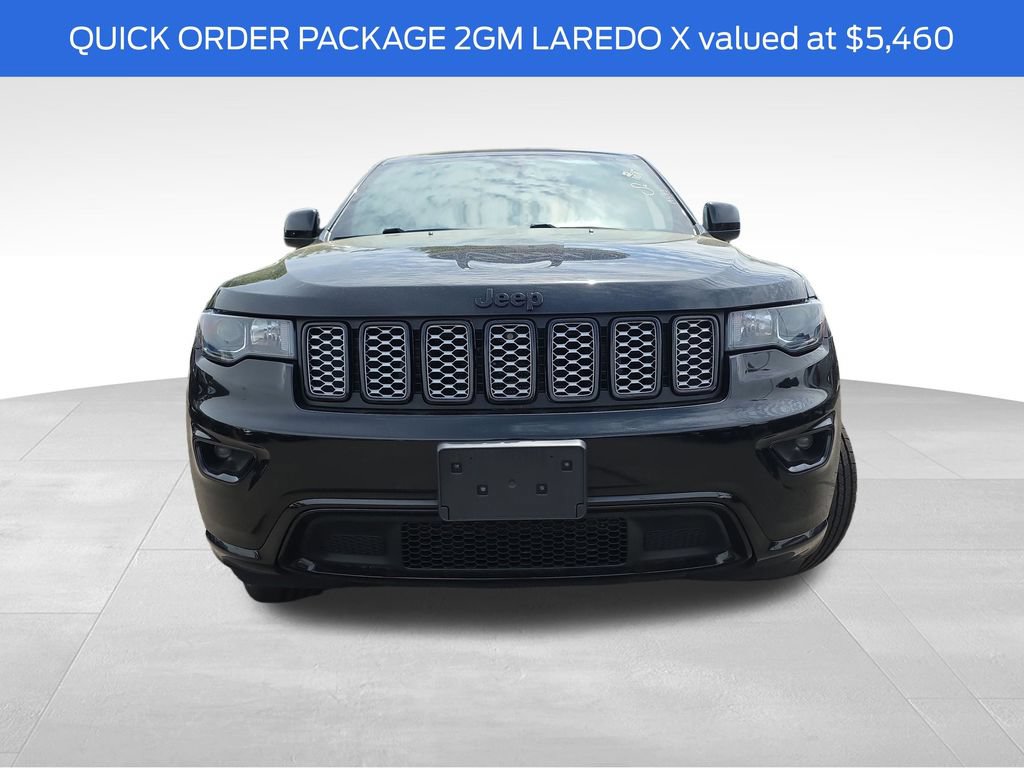 Used 2022 Jeep Grand Cherokee Laredo X AWD/4WD image 3