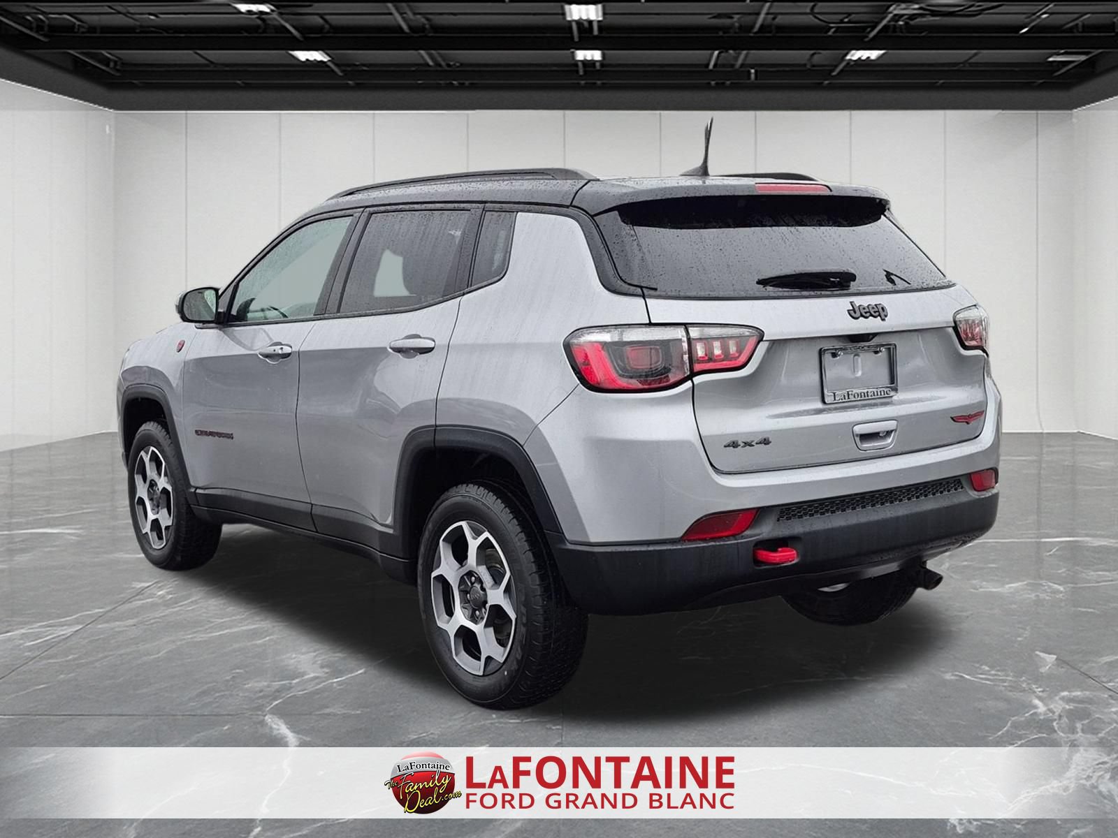 Used 2022 Jeep Compass Trailhawk w/ Trailhawk Convenience Group AWD/4WD image 3