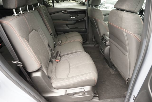 Used 2025 Honda Pilot Sport image 17