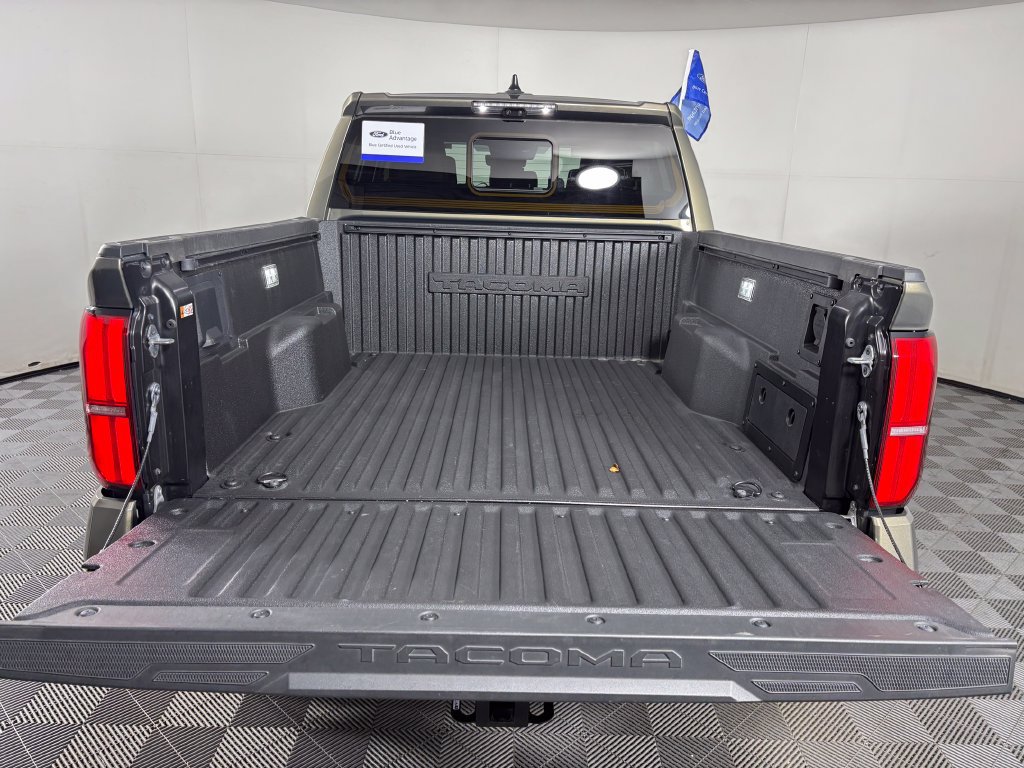 Used 2024 Toyota Tacoma TRD Off-Road w/ TRD Off Road Premium Package AWD/4WD image 31