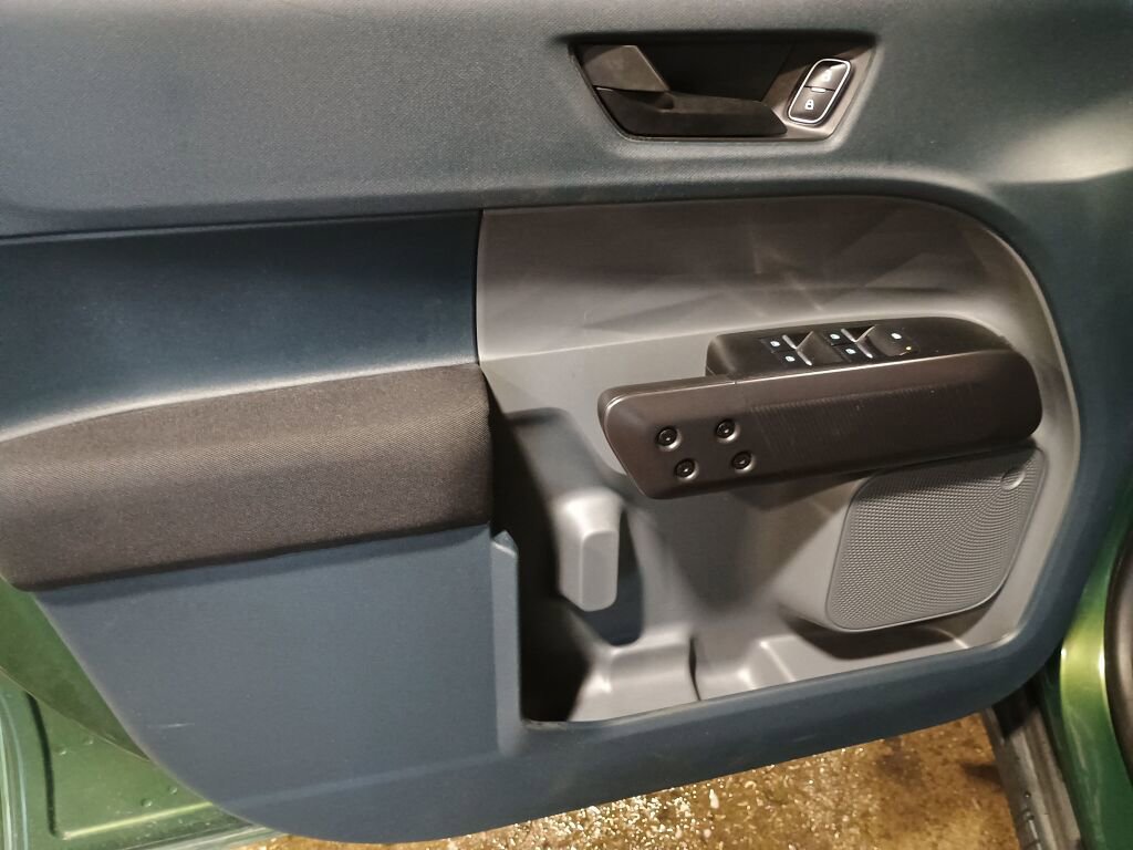 Certified 2025 Ford Maverick XL image 6