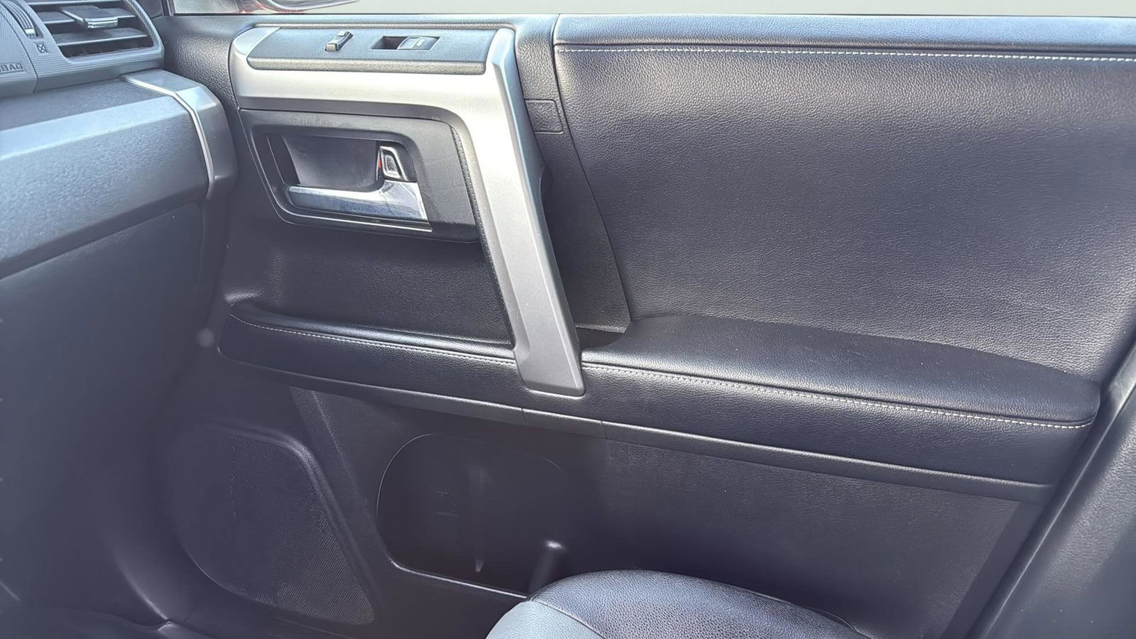 Used 2017 Toyota 4Runner SR5 Premium image 24