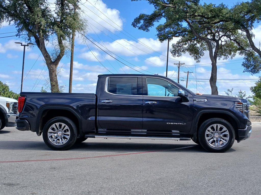 Used 2022 GMC Sierra 1500 Denali AWD/4WD image 2