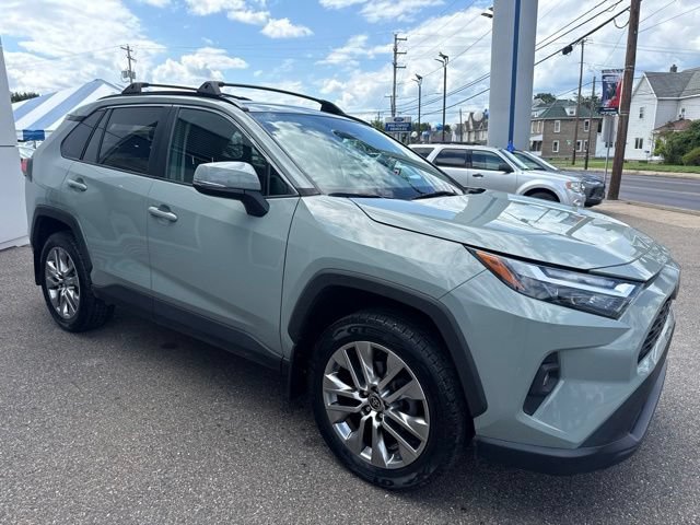Used 2023 Toyota RAV4 XLE Premium AWD/4WD image 4