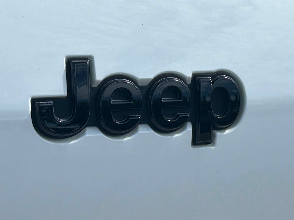 Used 2023 Jeep Grand Cherokee L Summit AWD/4WD image 24