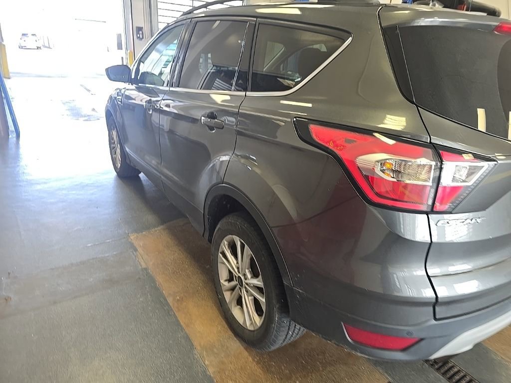 Certified 2017 Ford Escape SE w/ Equipment Group 201A image 2