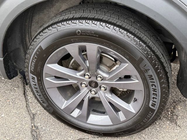 Certified 2023 Ford Explorer XLT w/ Equipment Group 202A image 5