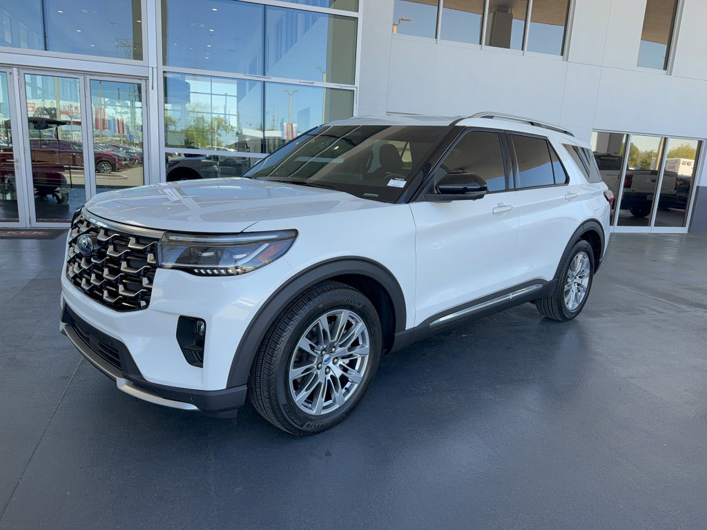 Certified 2025 Ford Explorer Platinum image 2