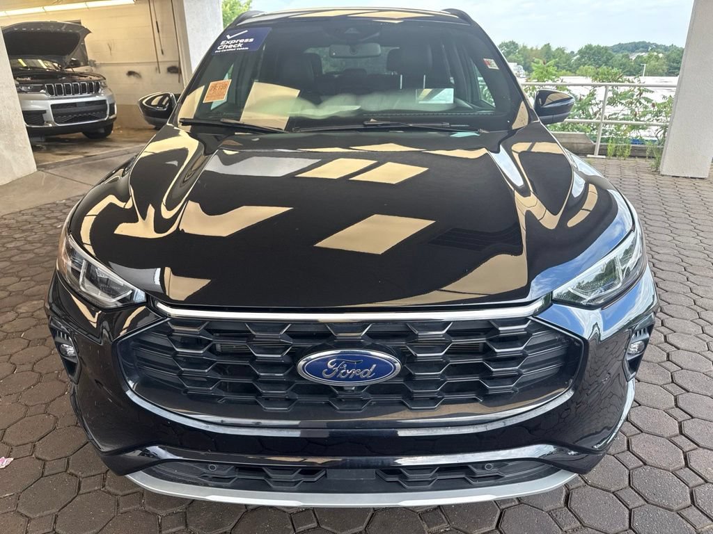 Certified 2023 Ford Escape ST-Line Elite w/ Premium Technology Package AWD/4WD image 2