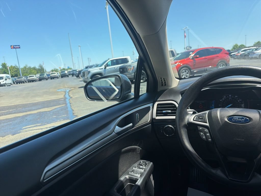 Certified 2019 Ford Fusion SE FWD image 18