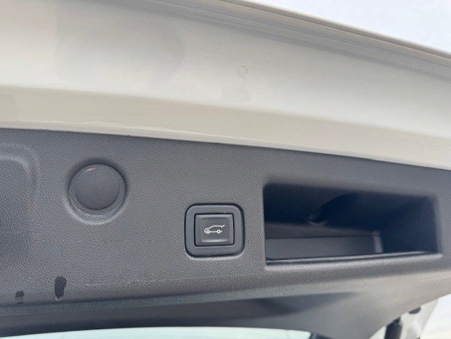 Used 2023 Chevrolet Equinox RS w/ RS Leather Package image 32