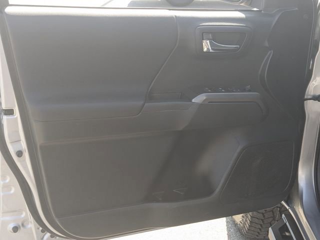 Used 2019 Toyota Tacoma TRD Off-Road image 9