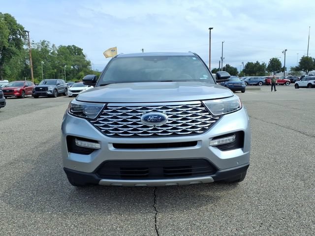 Certified 2022 Ford Explorer Platinum w/ Equipment Group 601A AWD/4WD image 2