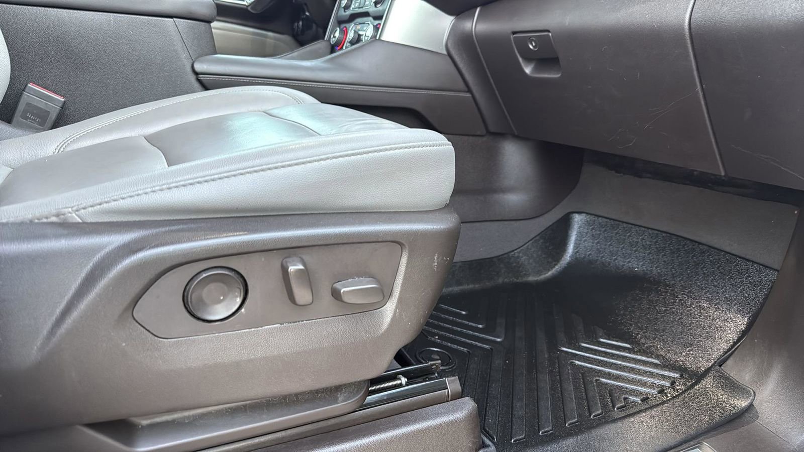 Used 2021 Chevrolet Suburban LT w/ Rear Media and Nav Package image 25