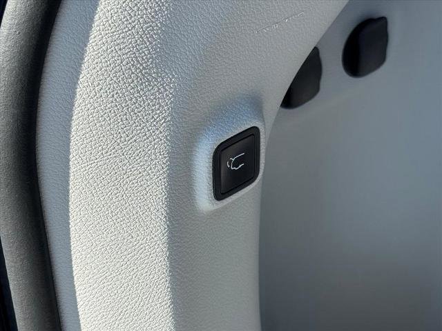 Used 2021 Jeep Cherokee Latitude Lux w/ Sun & Sound Group image 7