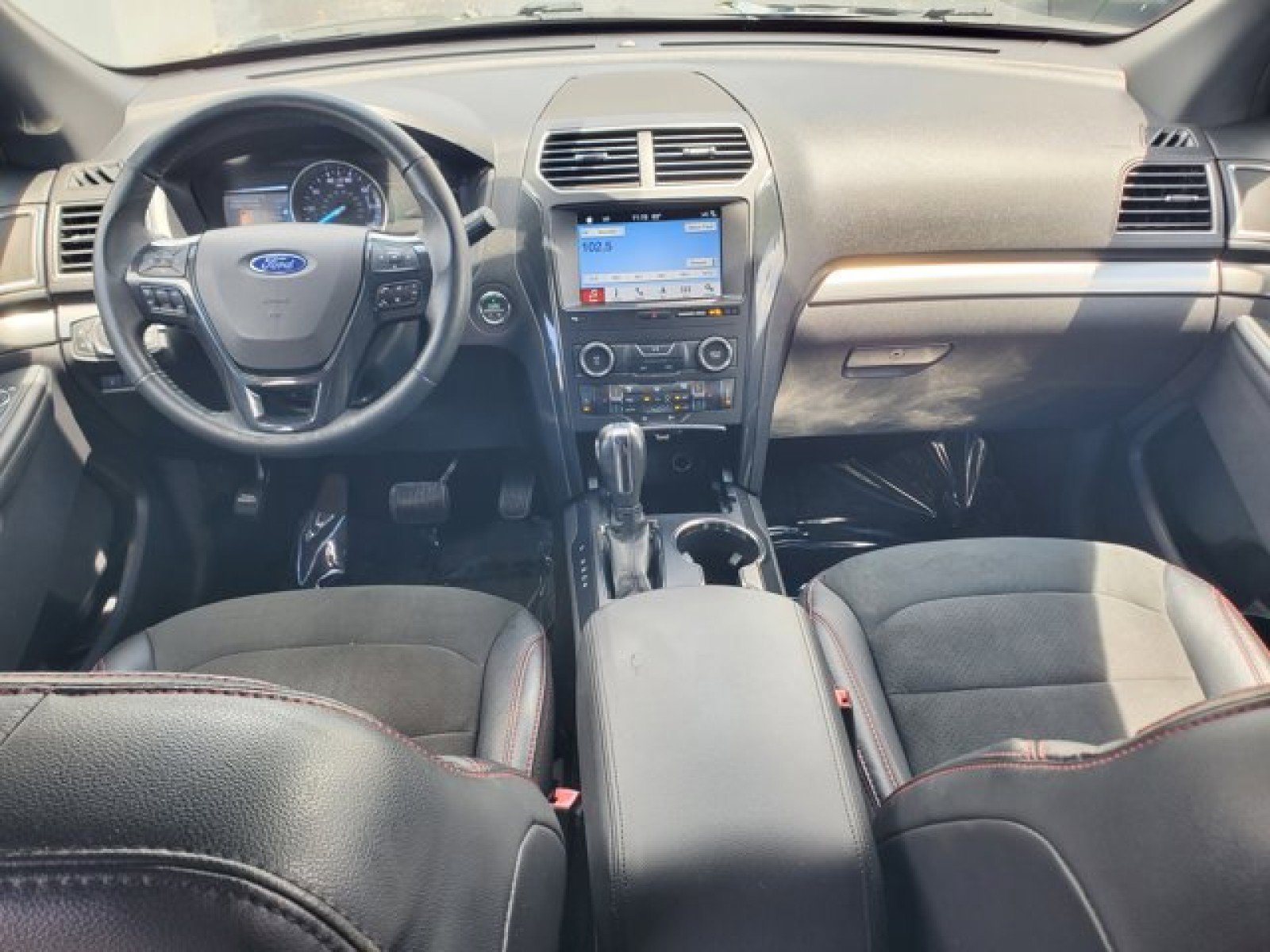 Certified 2019 Ford Explorer XLT w/ Equipment Group 202A FWD image 24