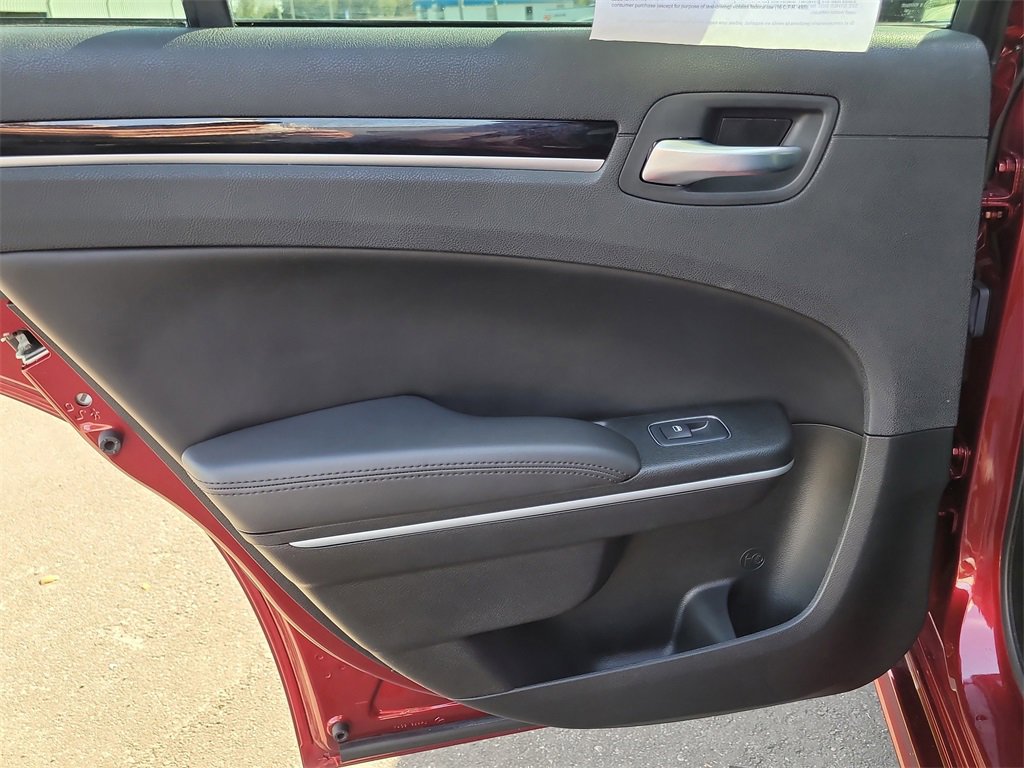 Used 2023 Chrysler 300 Touring L image 9