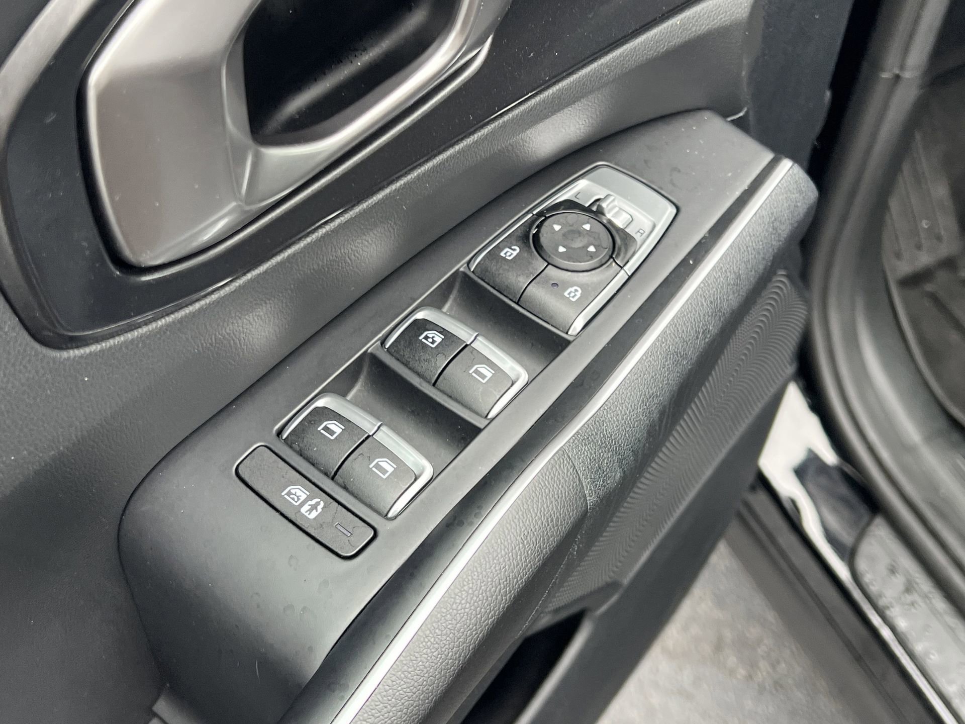 Used 2023 Kia Sorento LX image 21