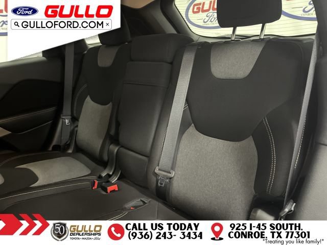 Used 2018 Jeep Cherokee Latitude w/ Altitude Package FWD image 13