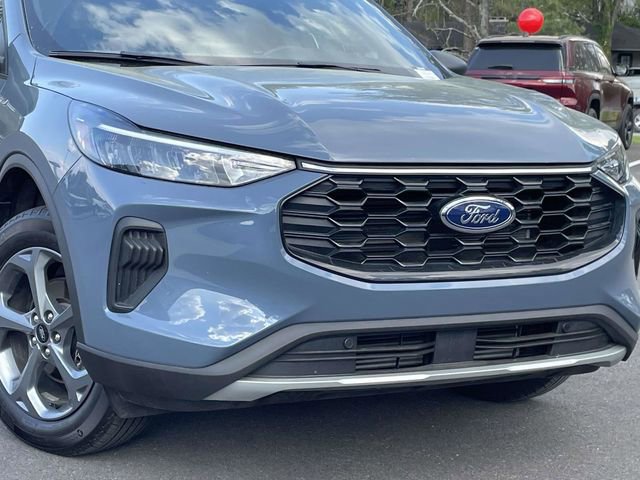 Certified 2025 Ford Escape ST-Line w/ Cold Weather Package image 9