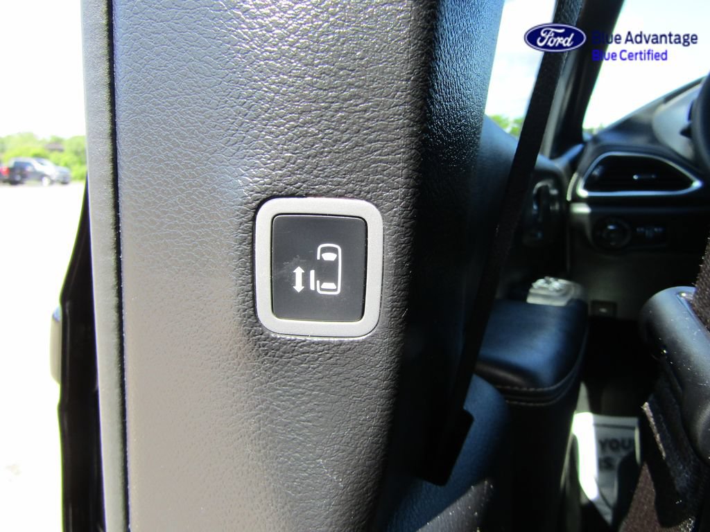 Used 2022 Chrysler Pacifica Limited w/ Uconnect Theater Family Group FWD image 8
