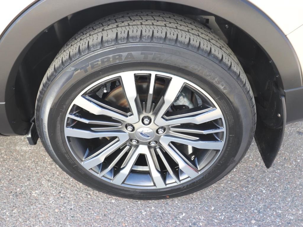 Certified 2017 Ford Explorer Platinum image 26