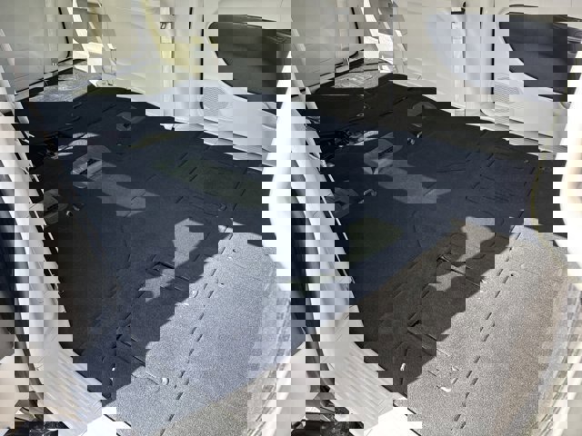 Used 2023 Chrysler Voyager LX image 8