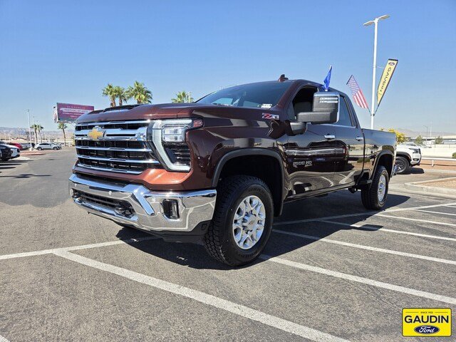 Used 2024 Chevrolet Silverado 2500 LTZ w/ LTZ Plus Package AWD/4WD image 3