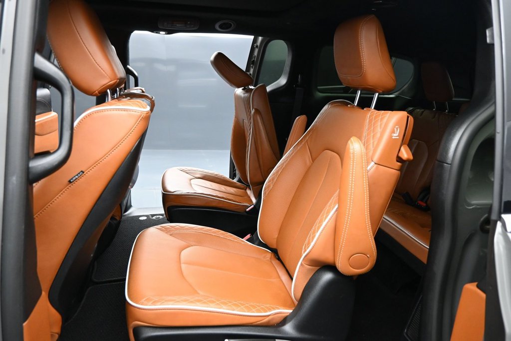 Used 2024 Chrysler Pacifica Pinnacle FWD image 14