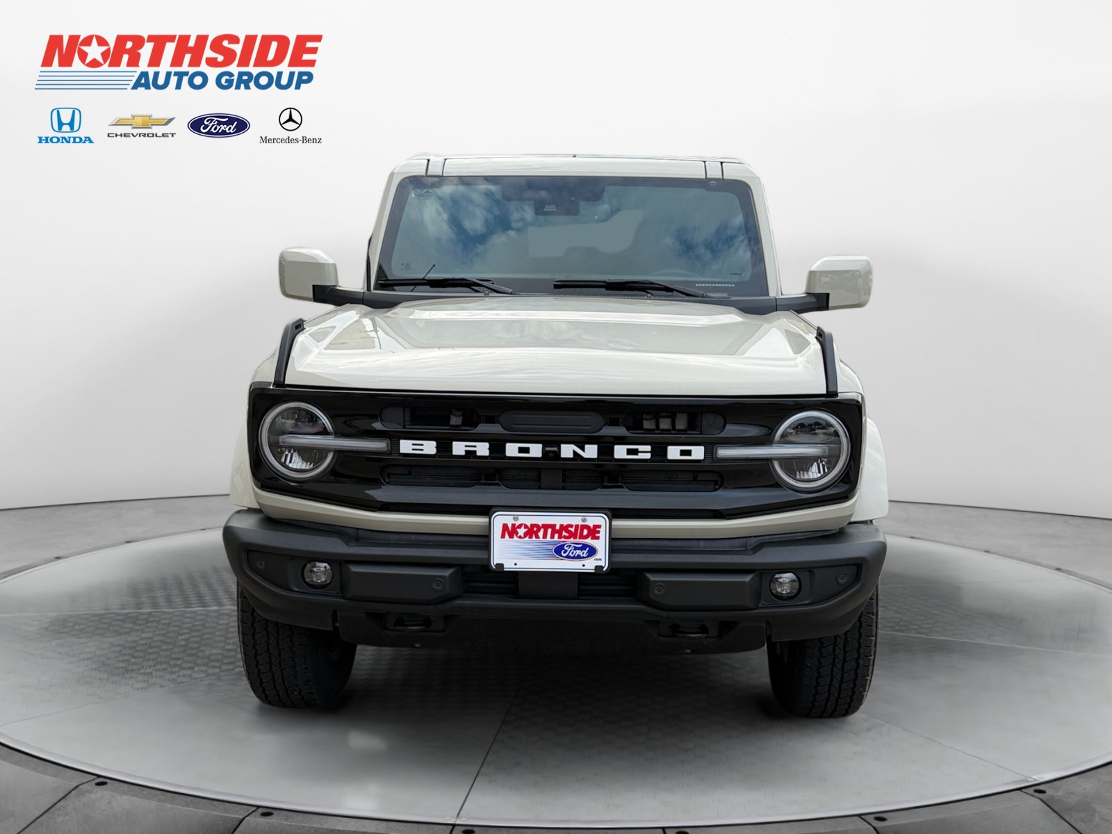 Certified 2026 Ford Bronco Outer Banks AWD/4WD image 2