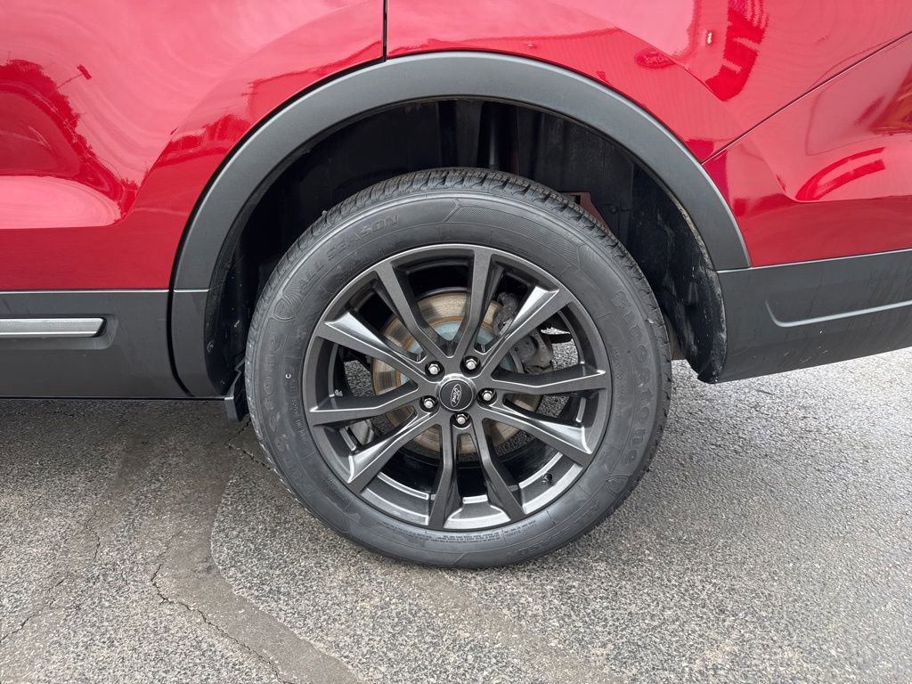Certified 2019 Ford Explorer XLT w/ Equipment Group 202A AWD/4WD image 43