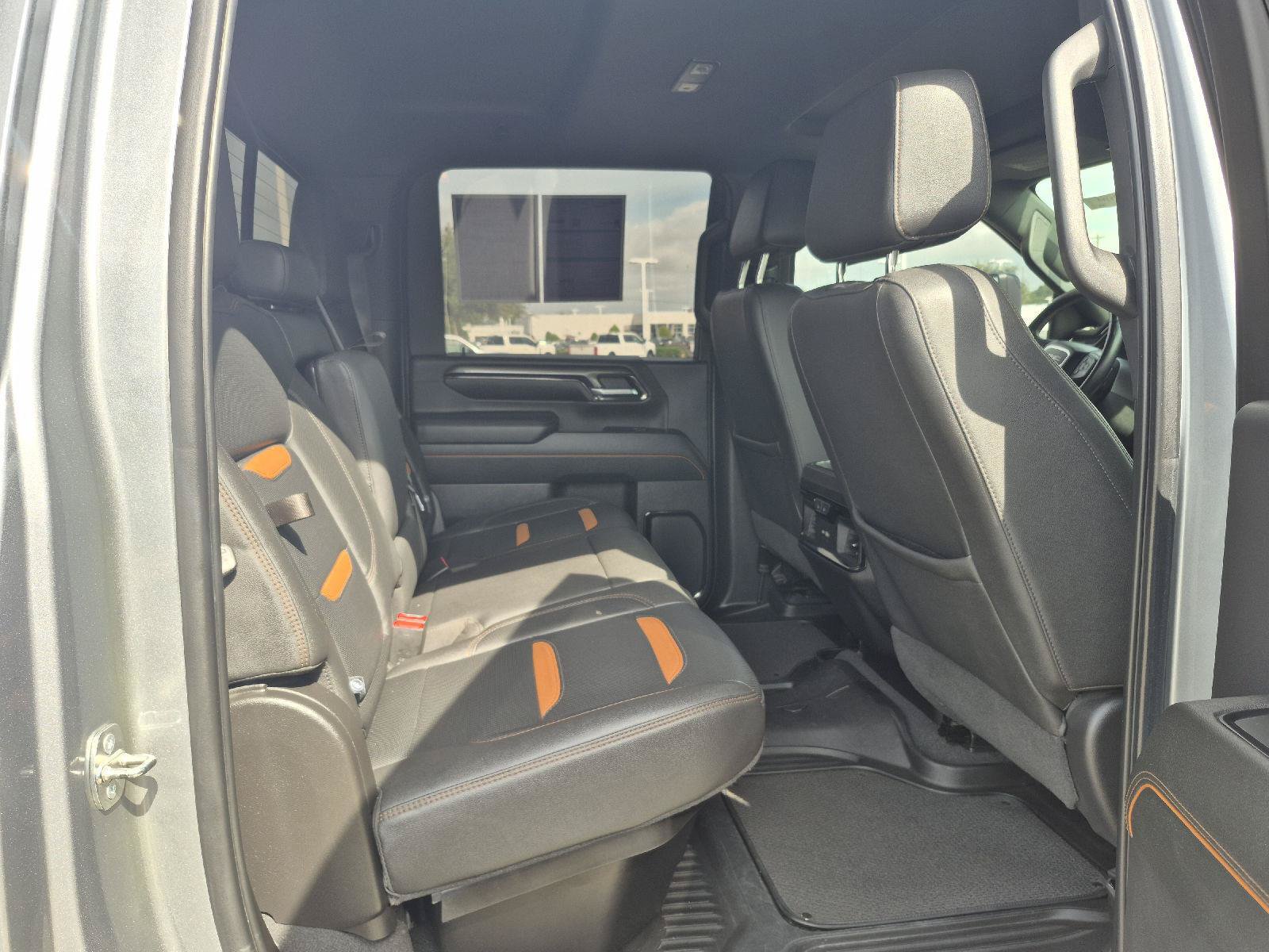 Used 2024 GMC Sierra 2500 AT4 w/ AT4 Premium Plus Package AWD/4WD image 10