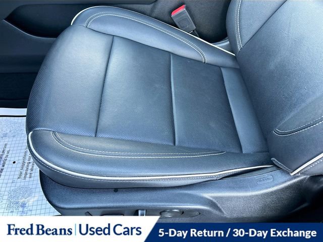 Used 2023 GMC Yukon XL SLT w/ SLT Luxury Package image 22