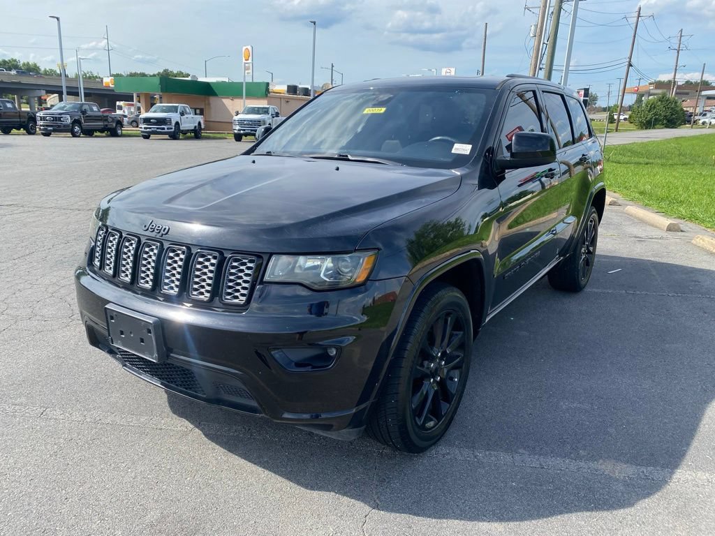 Used 2020 Jeep Grand Cherokee Altitude AWD/4WD image 3