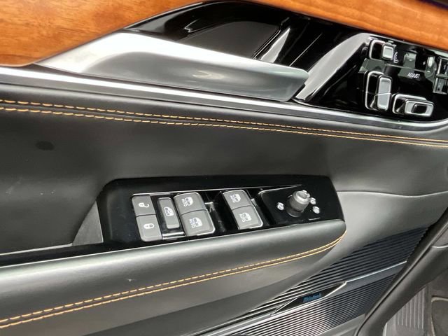 Used 2024 Jeep Grand Wagoneer L Series III AWD/4WD image 35