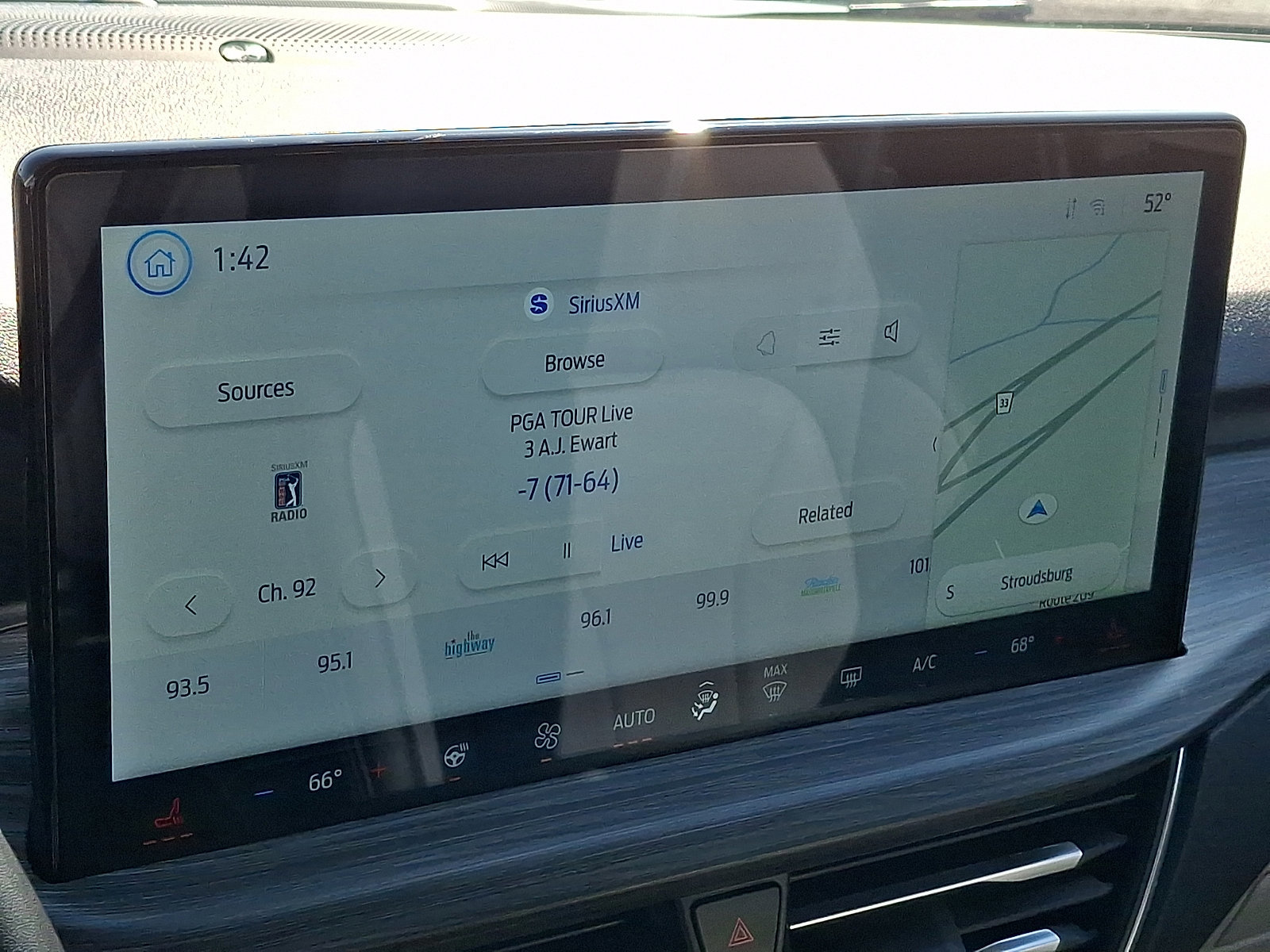 Certified 2025 Ford Escape Platinum w/ Premium Technology Package image 16