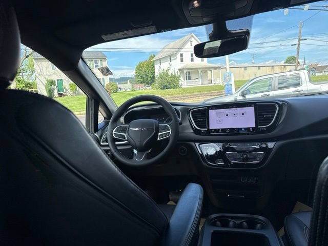 Used 2025 Chrysler Pacifica Select FWD image 36