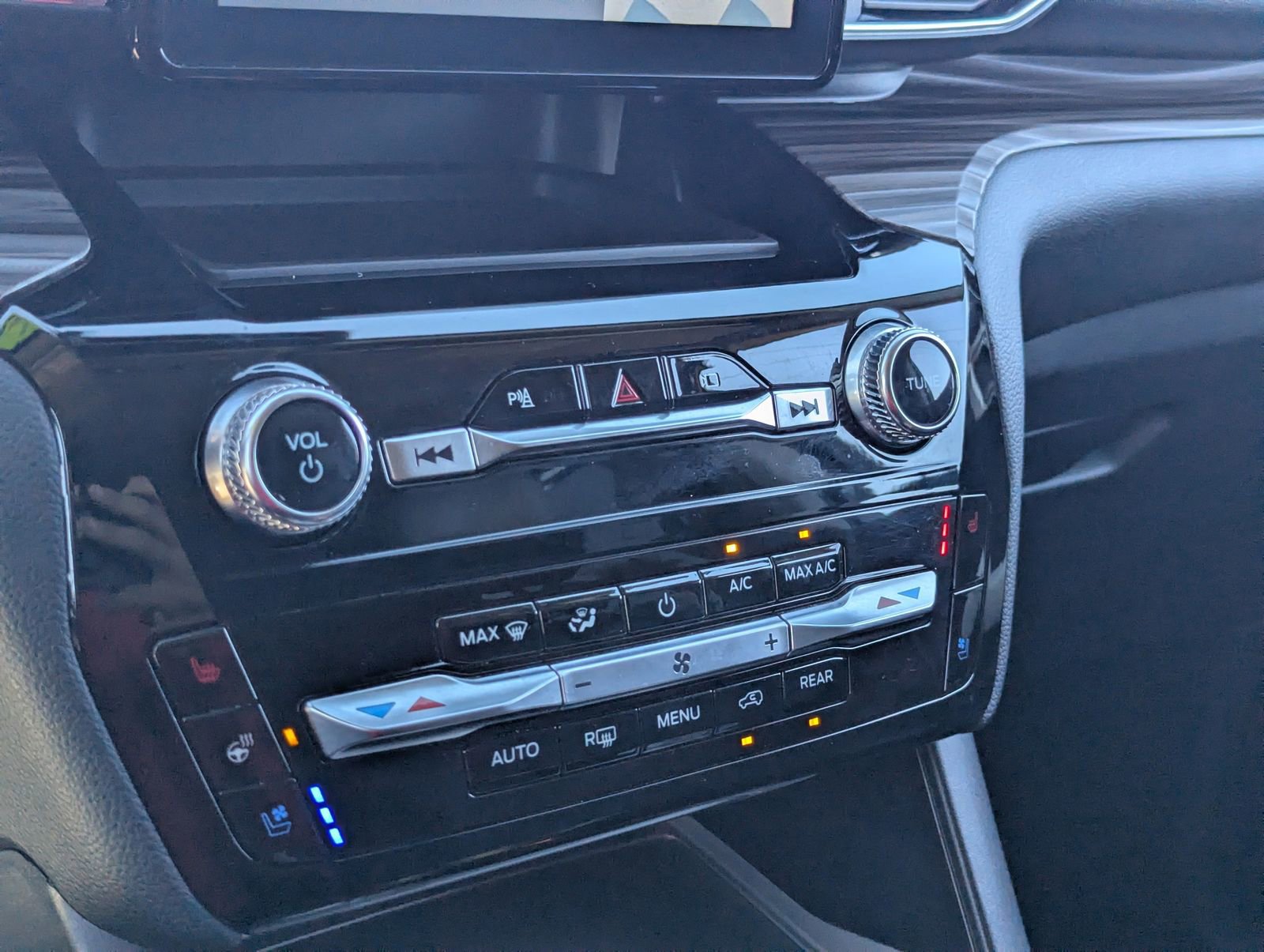 Certified 2023 Ford Explorer Limited image 23