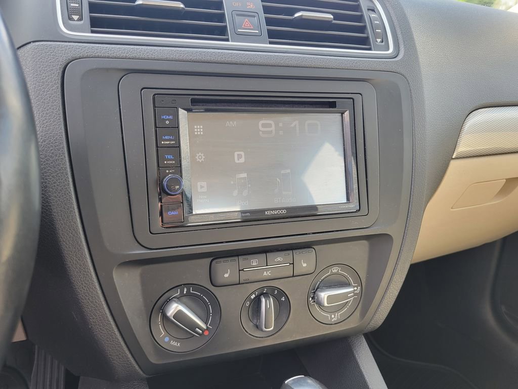 Used 2017 Volkswagen Jetta SE FWD image 24